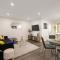 City Centre Unit Overlooking Ryrie Street!
