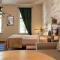 Hygge Home - Stylish Artistic Apartment with Free weekend parking