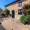 Cute Farm Cottage in quaint, peaceful village