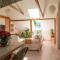 Hygge Home - Bright Cottage-Style Apartment with Terrace & Free Weekend parking