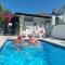Backpackers Homestay 21-36 yrs ONLY