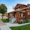 House in Niagara falls, Close to Clifton Hill, Casino and Horseshoe falls and with kitchen for 6 Guest