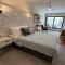 11 Diamond Drive, Luxury Bright & Quiet City Center Loft, Easy Access