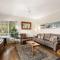 Hillview - Spacious Bushland Haven with Resort Access