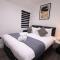 Modern 4-Bed Watford Flat - 20-min to London