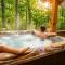 Luxury Cabin Hot-Tub Resort Pools King-Bed Fire-Pit Pickleball