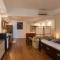 Sammy Seaview Mae ramphueng Beach Front Homestay Apartment แซมมี่ ซีวิว ที่พักวิวทะเลหน้าหาดแม่รำพึง