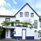 Blue Lagoon Holiday Apartments & Double Room with Balcony