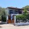 Nikos Studios Apts & Suites