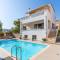 Villa Gagra - Villa by the Sea with a Private Pool