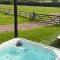 Luxury Lake Front Escape With Hot Tub