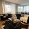 Modern 2BR Hollywood Apt with Rooftop Pool, Free Parking & Close to Walk of Fame and Universal Studios