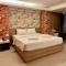 Nava Grand