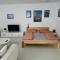 Martin City Stay - Elegant Apartment with Private Parking