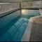 Pitangueiras 1 , 2 dormitórios, piscina climatizada, 100 m praia, duas vagas de garagem e Wi-Fi