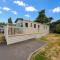 Brilliant 8 Berth Caravan Near Walton-On-The-Naze In Essex, Ref 17023Nm