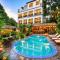 Catba Backpackers - Sea Vibe Pool Bar & Bungalow