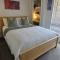 Queen bed apartment- No sharing, your very own space