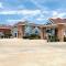 Longhorn Inn & Suites