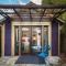 Patio Cottage sleeps 1 to 2 kitchen gas fire pit