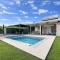 Private Villa, Castel