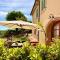 Casetta Luna e Sole Giardino privato e vista Toscana