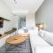The Rose 709 - Top Floor Modern City Apartment