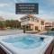 VSG Resort - Indoor & Outdoor Pools, Sauna, 200m to Beach