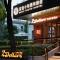 Shanghai Desti Youth Hostel - Jing 'an Temple, Changping Road-24H Reception&English Service& Cafe& Bar& Luggage Storage& Large Public Area