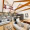 Stylish~Tasteful~2Bed~2Bath~Central~Townhouse