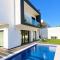 Luxury villa between Nature and the beach