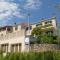 Apartment by the sea Fanita
