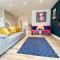 NEW Beautiful Large 3 bedroom House - 5 Minutes to the nearest Beach! - Great Location - Garden - Parking - Fast WiFi - Smart TV - Newly decorated - sleeps up to 7! Close to Poole & Bournemouth & Sandbanks