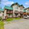 Wood-Floor Condo w Direct Lift Access
