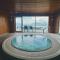 Holly Tree Hotel, Swimming Pool & Hot Tub