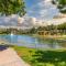 Vogue Vacation Homes, Springs Emirates Living near The Springs Souk, JBR, Marina, Mall of the Emirates, Spacious Villa with Garden and access to Lake and all Amenities in the Community