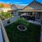 Sunny Garden Apartment