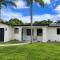 Whole House+Renovated+Pool+Lanai+BBQ+Close to All