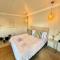 Lighthouse Guesthouse & Cafe
