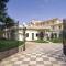 Unico Serrone Palace