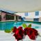 Casa Rural Al Sol de las Ruinas con piscina privada junto al pueblo viejo de Belchite