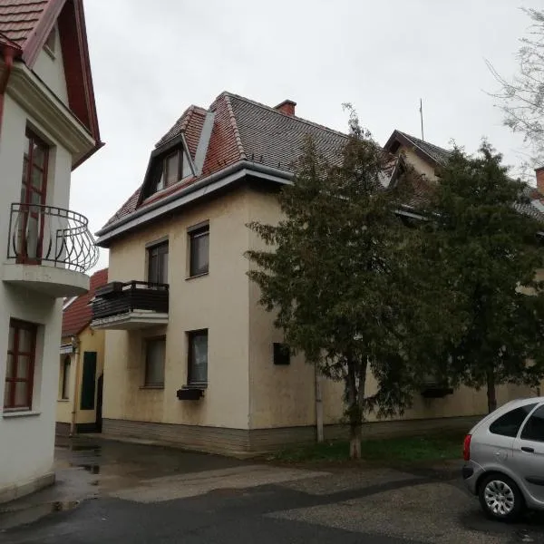 Belvárosi Apartman Kőszeg, отель в Кёсеге