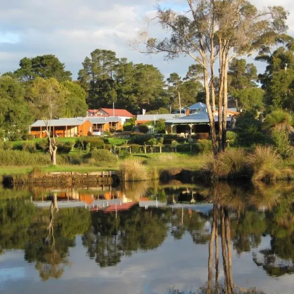 Nornalup Riverside Chalets, hotel di Nornalup