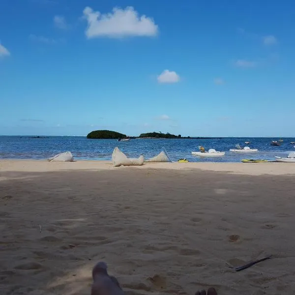 Azuri Apartment with Beach, Pools, Gym, Golf, Shops, Restaurants, Spa, Boat activities, Tennis &Paddle court, kids corner, hotel a Roches Noires