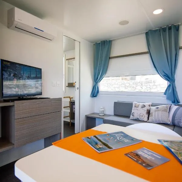 KS Holidays, hotel v destinaci Jezera