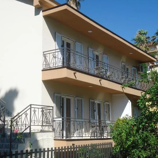 Apartments Forte Mare, hotel i Herceg Novi