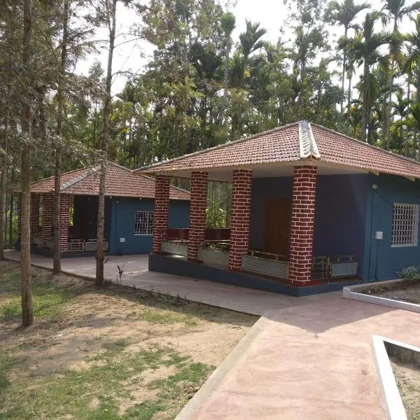 The Shades Holiday Homes, ξενοδοχείο σε Kushalnagar