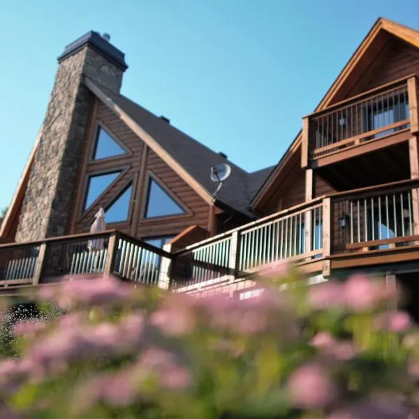 Selenia Lodge- Résidences et Chalets dans les Laurentides, hotel em Saint-Rémi-dʼAmherst