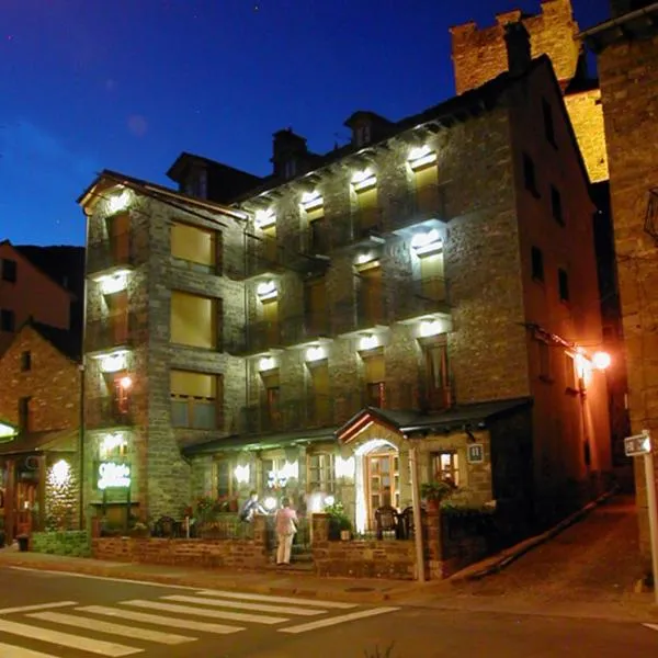 Apartamentos Gabarre, hotell i Asín de Broto