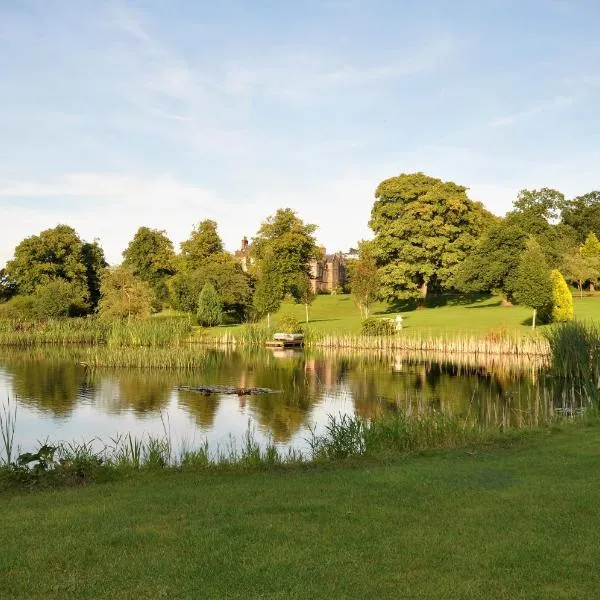 Carnell Country Estate & Holiday Cottages in Ayrshire, hotel in Hurlford